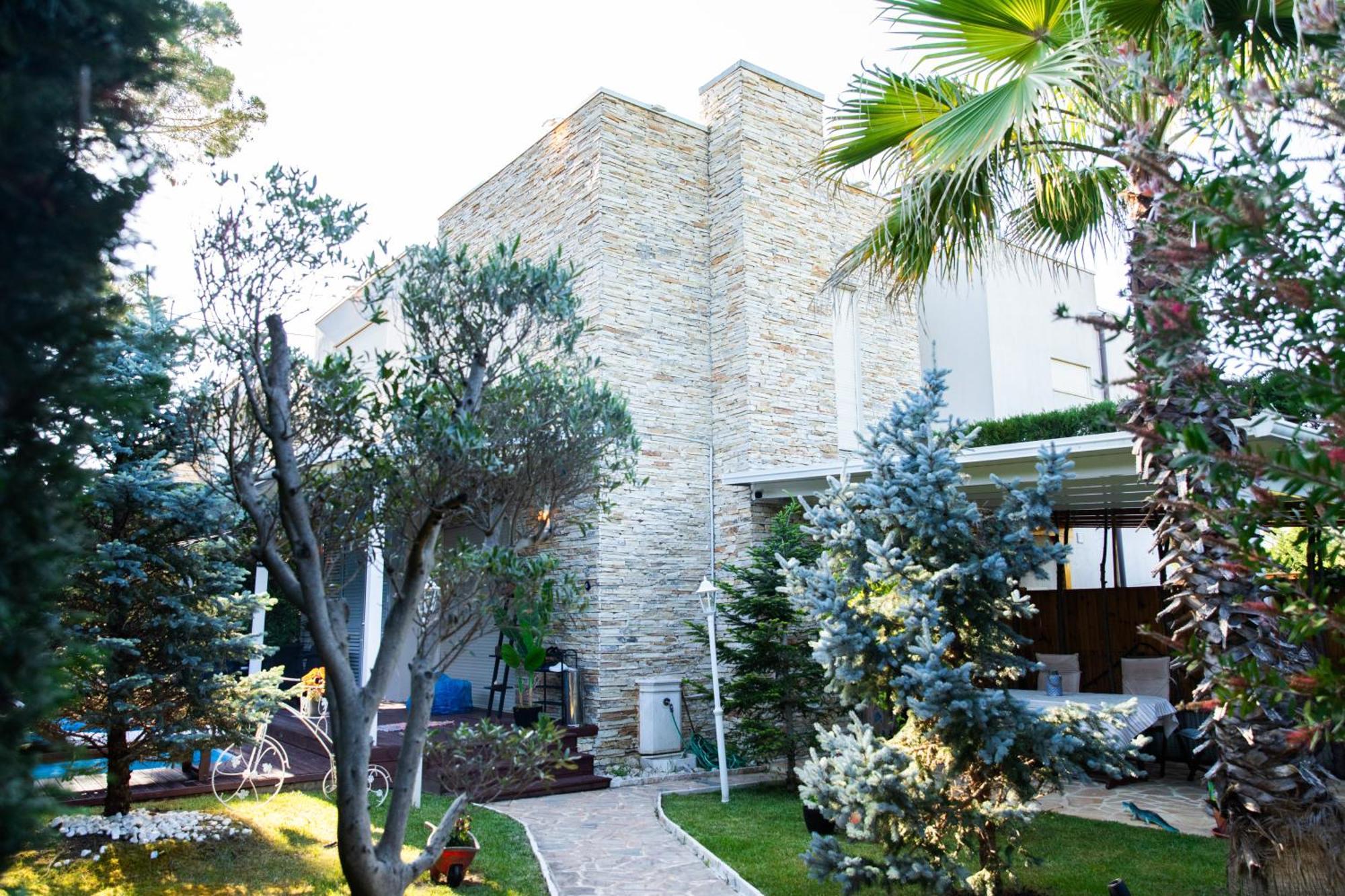 Ingrit Villa Durrës